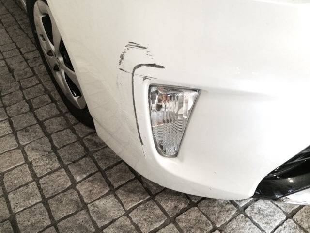 自動車の傷